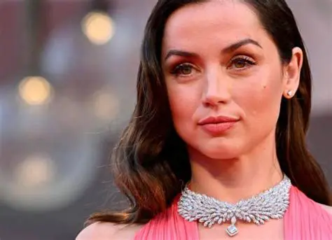 Ana de Armas: De Cuba al Estrellato de Hollywood, una Trayectoria Fascinante