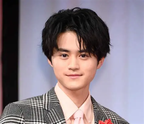 青木柚：次世代を担う若手俳優の魅力を徹底解剖！最新情報から出演作品まで