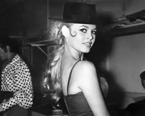 Brigitte Bardot: Kintan'ny Sarimihetsika Frantsay sy Mpiaro ny Biby Maneran-Tany