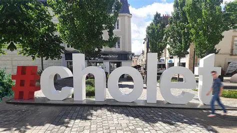 Cholet: Dynamisme Économique, Patrimoine et Qualité de Vie en Pays de la Loire
