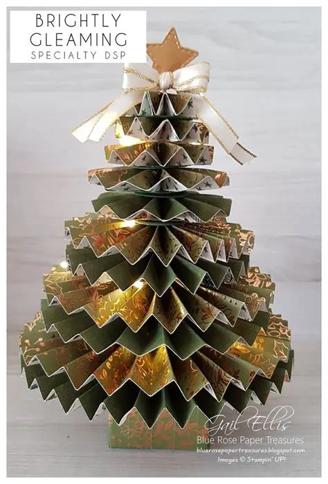 Configuring the Paper Christmas Tree