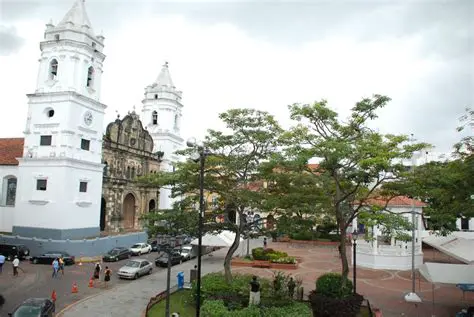 El papel de la Iglesia en la entrega de tierras