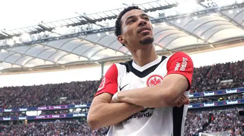 Hugo Ekitike : Le Parcours Mouvementé d'une Étoile Montante du Football Français