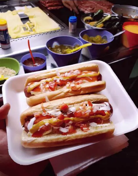 IHOT DOGS El Charly: A Culinary Journey Through Flavorful Hot Dogs (Fotos Included)