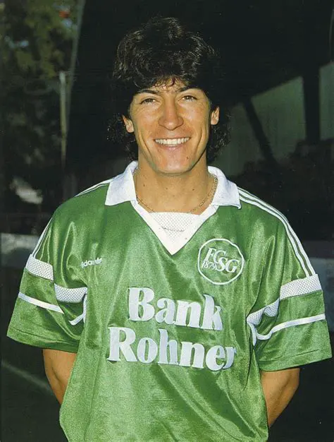 Iván Zamorano: A Chilean Football Legend's Enduring Impact