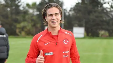 Kenan Yıldız: Genç Yeteneğin Futbol Sahasındaki Yükselişi ve Kariyer Yolculuğu