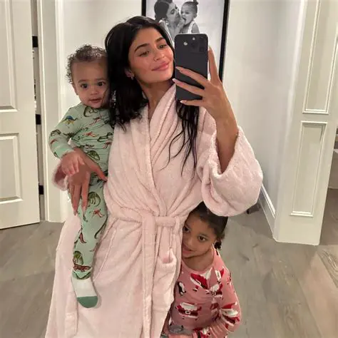 Kylie Jenner Melahirkan Anak Pertama: Sebuah Momen Bersejarah di Dunia Hiburan