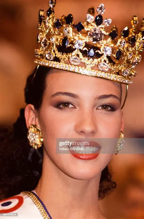 Linda Hardy : L'Éclat d'une Carrière Polyvalente, de Miss France à Icône du Petit Écran