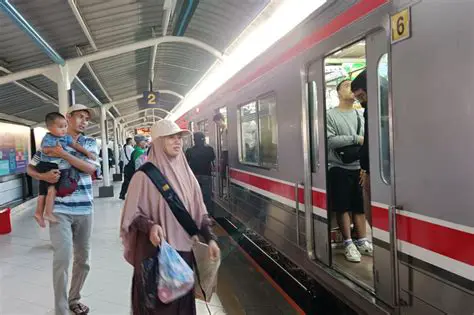 Menjalankan kebijakan pemerintah