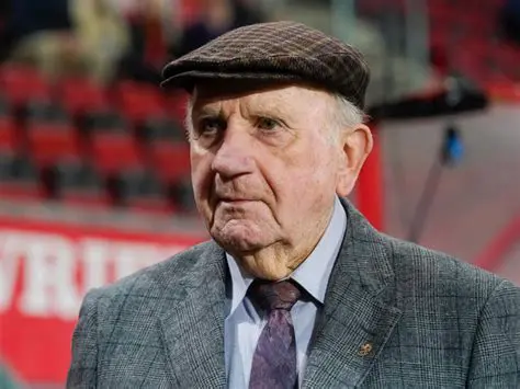 Mike Peterson: De Voetballegende en Zijn Onuitwisbare Invloed op het Nederlandse Voetbal