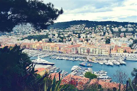 Monaco: Urmăriți Secretele Principatului de Lux și Riviera Franceză