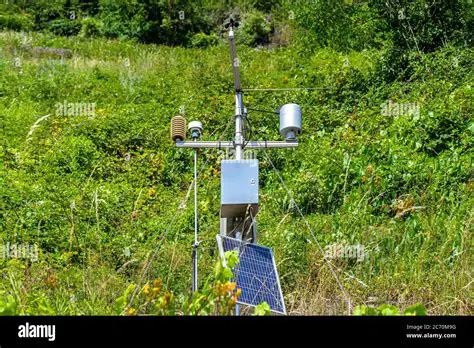 Monitor atmospheric conditions