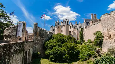 Montreuil-Bellay : Un Voyage au Cœur du Patrimoine et des Saveurs de l'Anjou