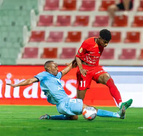 مواجهة نارية: الاتحاد يواجه شباب الأهلي في قمة كروية