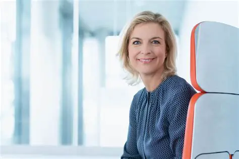 Nina Schwab-Hautzinger: E strategische Füehrigspersönlichkeit i de Schwiizer Politik