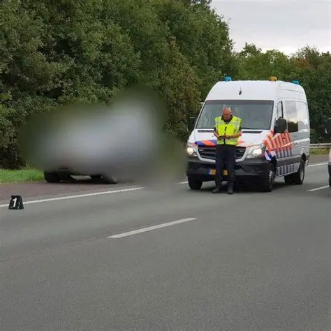 Ernstig Ongeluk A35: Weg Afgesloten en Onderzoek Gestart