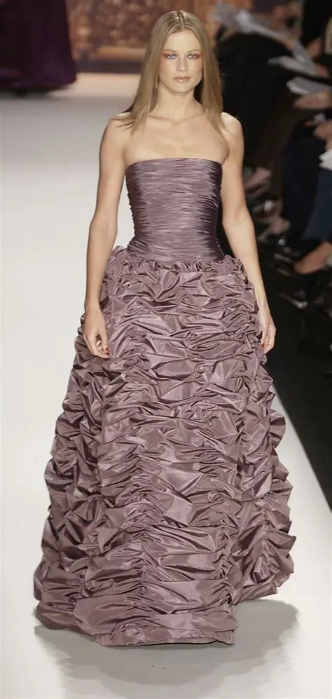 Oscar de la Renta 2002: A Year of Timeless Elegance and Iconic Creations