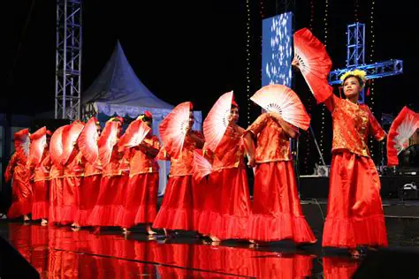 Pengenalan Tarian yang Menggunakan Properti Langsung