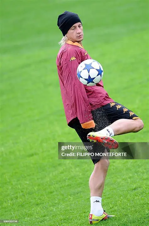 Philippe Mexès : L'Élégance et la Force au Cœur de la Défense Française et Italienne