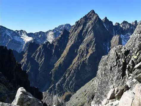 Rysy – Król Polskich Tatr: Niezapomniana Wyprawa na Najwyższy Szczyt