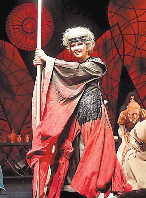 Севиль: Восходящая звезда российской эстрады и ее путь к славе