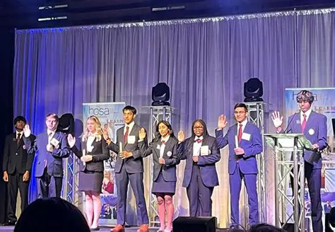 Talented Students Shine at SLC Awards Ceremony