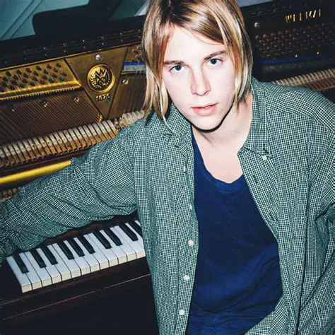 Tom Odell : Retour sur l'Ascension Fulgurante d'un Artiste Britannique de Renom