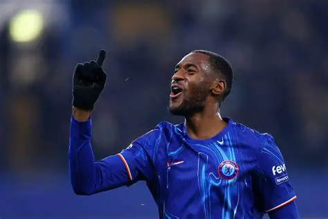 Tosin Adarabioyo: Een Verdedigende Ster met een Glanzende Toekomst