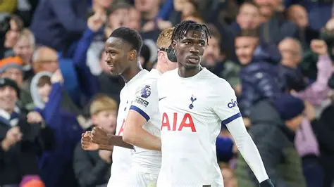 Tottenham Hotspur: Ambitna Droga do Chwały i Wyzwania Współczesnego Futbolu