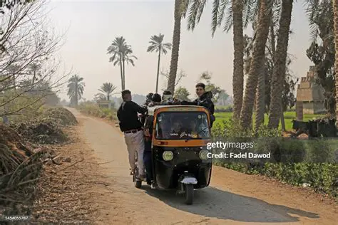 التوك توك: أيقونة التنقل الحضري وثقافة الشارع المصري المتجددة