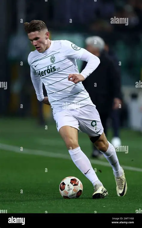 Viktor Gyökeres: Il Fenomeno Svedese che Incanta l'Europa e Ridefinisce il Ruolo dell'Attaccante